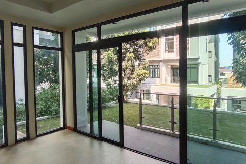 Duplex in Khan Na Yao, Bangkok, Thailand 5 bedrooms № 154654 - photo 18