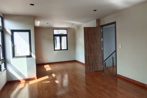 Duplex in Khan Na Yao, Bangkok, Thailand 5 bedrooms № 154654 - photo 4