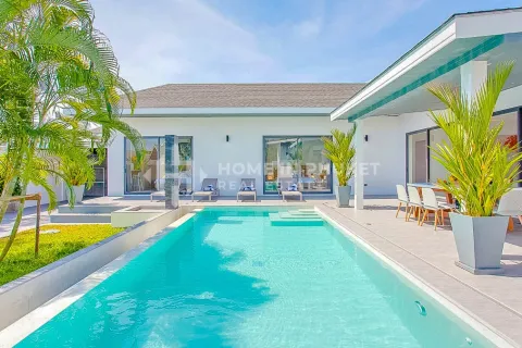 House on Nai Harn Beach, Thailand 4 bedrooms № 209516