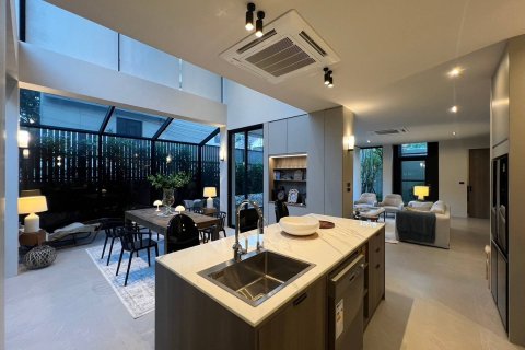 House in Bangkok, Thailand 4 bedrooms № 180582 - photo 3