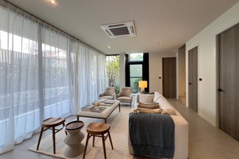 House in Bangkok, Thailand 4 bedrooms № 180582 - photo 5