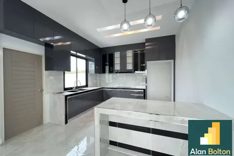 Casa de 3 dormitorios en Pattaya, Tailandia № 211294 - foto 4
