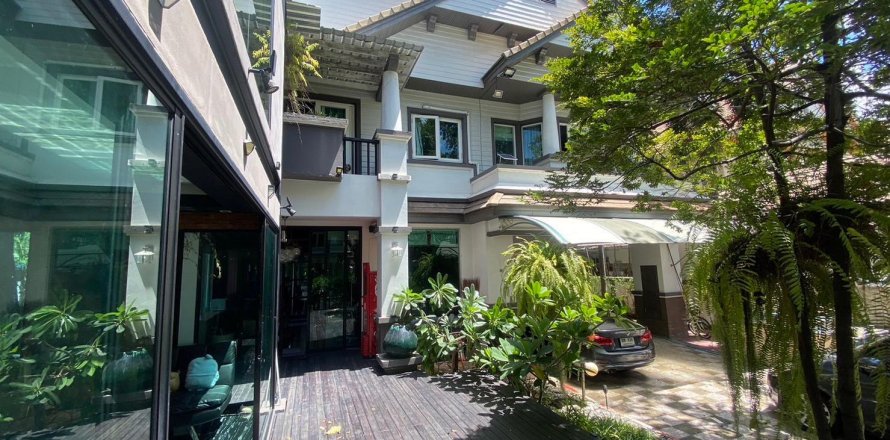 Maison à Bangkok, Thaïlande 5 chambres № 143039