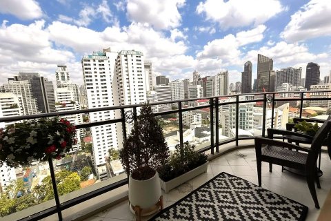 Кондоминиум с 3 спальнями в Бангкоке, Таиланд № 143044 - фото 1