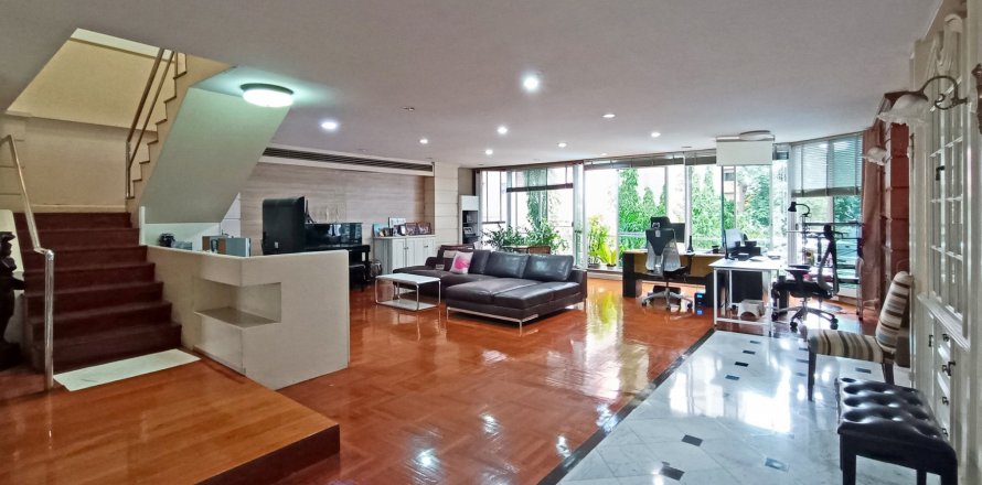 Condo in Bangkok, Thailand, 4 bedrooms  № 143043