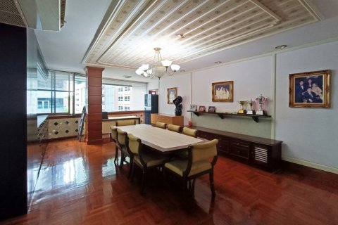Condo in Bangkok, Thailand, 4 bedrooms  № 143043 - photo 4