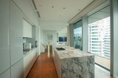 Кондоминиум с 3 спальнями в Сатхоне, Бангкок, Таиланд № 143042 - фото 3