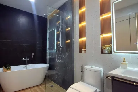 Casa de 5 dormitorios en Jomtien Beach, Pattaya, Tailandia № 210691 - foto 15