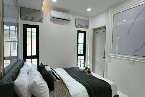 Casa de 5 dormitorios en Jomtien Beach, Pattaya, Tailandia № 210691 - foto 17