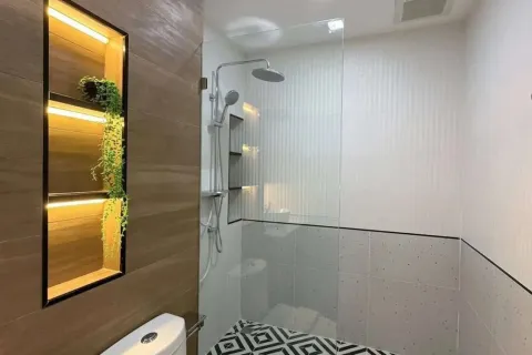 Casa de 5 dormitorios en Jomtien Beach, Pattaya, Tailandia № 210691 - foto 3