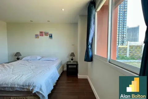 Condominio de 2 dormitorios en Jomtien Beach, Pattaya, Tailandia № 210686 - foto 11