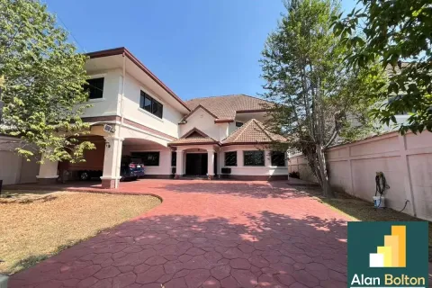 Casa de 4 dormitorios en Pattaya, Tailandia № 210688 - foto 11