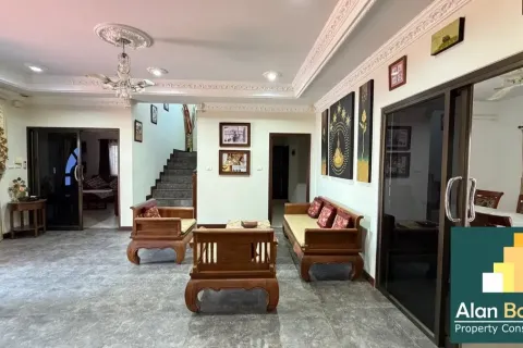 Casa de 4 dormitorios en Pattaya, Tailandia № 210688 - foto 18