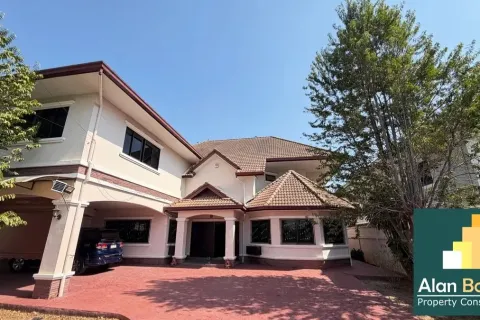 Casa de 4 dormitorios en Pattaya, Tailandia № 210688 - foto 9