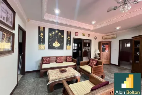Casa de 4 dormitorios en Pattaya, Tailandia № 210688 - foto 16