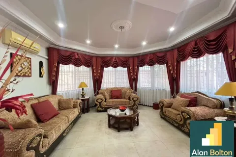 Casa de 4 dormitorios en Pattaya, Tailandia № 210688 - foto 17