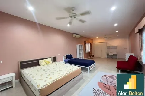 Casa de 4 dormitorios en Pattaya, Tailandia № 210688 - foto 10