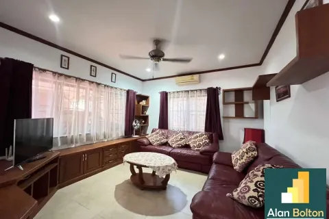 Casa de 4 dormitorios en Pattaya, Tailandia № 210688 - foto 15