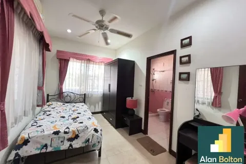 Casa de 4 dormitorios en Pattaya, Tailandia № 210688 - foto 20
