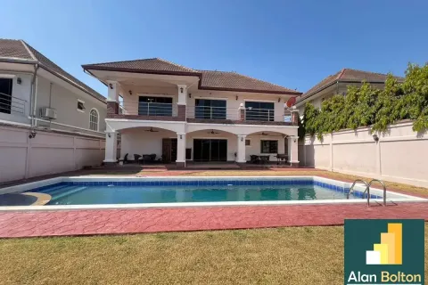 House in Pattaya, Thailand 4 bedrooms № 210688