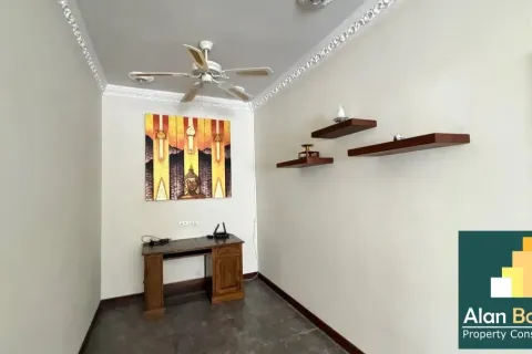 Casa de 4 dormitorios en Pattaya, Tailandia № 210688 - foto 8