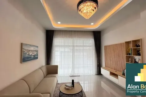 Casa de 3 dormitorios en Pattaya, Tailandia № 210692 - foto 17