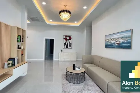 Casa de 3 dormitorios en Pattaya, Tailandia № 210692 - foto 18