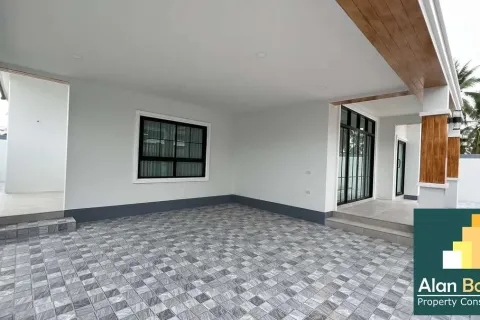 House in Pattaya, Thailand 3 bedrooms № 210692