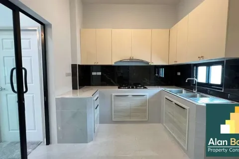 Casa de 3 dormitorios en Pattaya, Tailandia № 210692 - foto 9