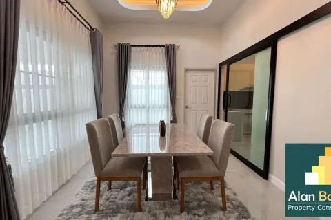 Casa de 3 dormitorios en Pattaya, Tailandia № 210692 - foto 3