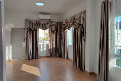House in Saraphi, Thailand 4 bedrooms № 148472 - photo 5