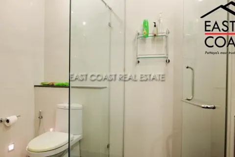 Condominio de 3 dormitorios en Jomtien Beach, Pattaya, Tailandia № 213881 - foto 28