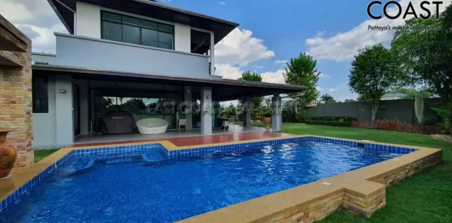 Casa de 3 dormitorios en Pattaya, Tailandia № 213879