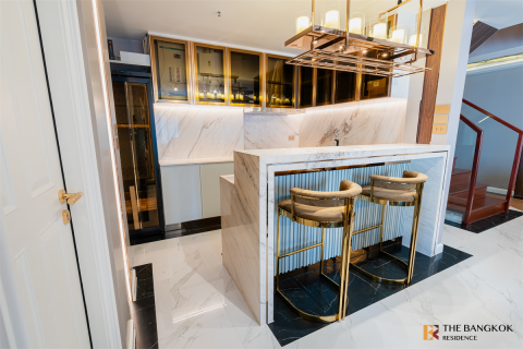 Condo in Bangkok, Thailand, 3 bedrooms № 184747 - photo 8