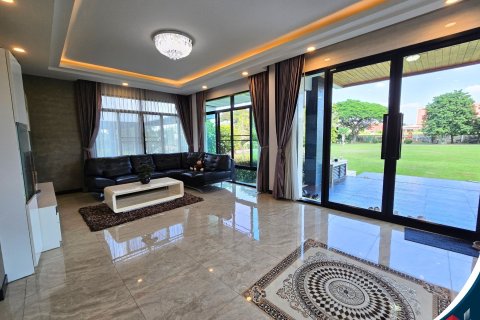 House in Phitsanulok, Thailand 6 bedrooms № 173195 - photo 2
