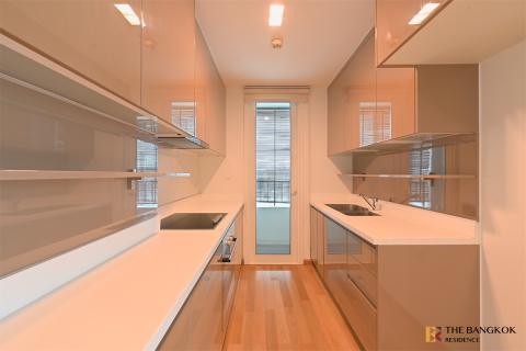 Condo in Bangkok, Thailand, 3 bedrooms № 185060 - photo 9
