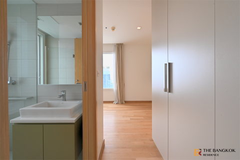 Condo in Bangkok, Thailand, 3 bedrooms № 185060 - photo 6