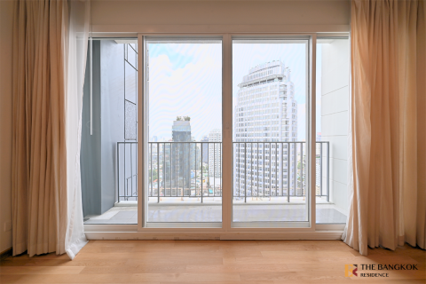 Condo in Bangkok, Thailand, 3 bedrooms № 185060 - photo 2