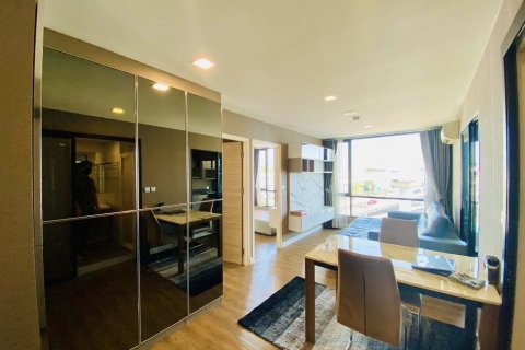 Кондоминиум с 2 спальнями в Минбури, Бангкок, Таиланд № 147095 - фото 2