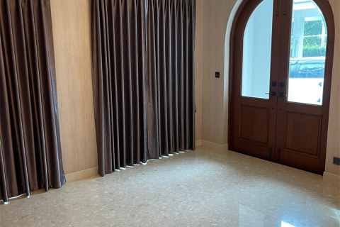 House in Bangkok, Thailand 4 bedrooms № 189381