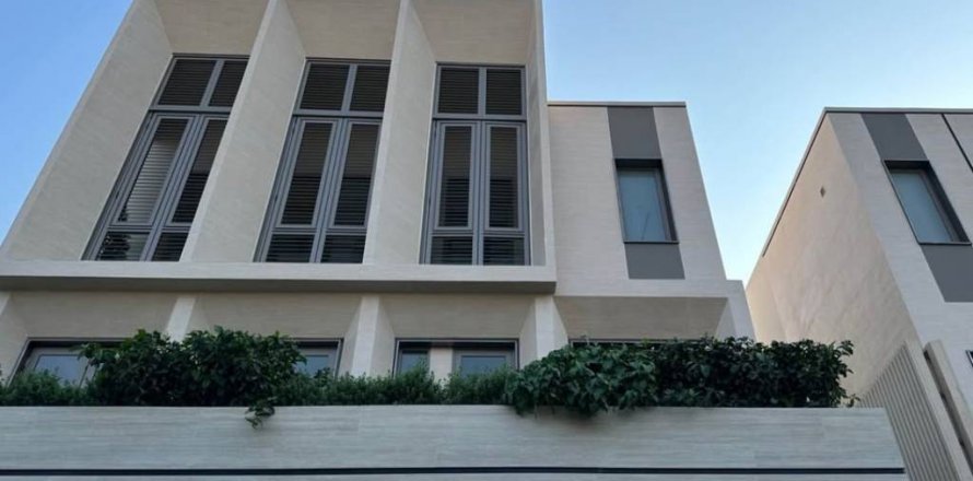 House in Bangkok, Thailand 4 bedrooms № 114853