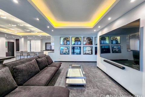 Condo in Pattaya, Thailand, 2 bedrooms  № 113570 - photo 16