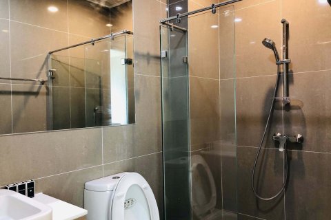 Condo à Huai Khwang, Bangkok, Thaïlande, 2 chambres  № 144846 - photo 11