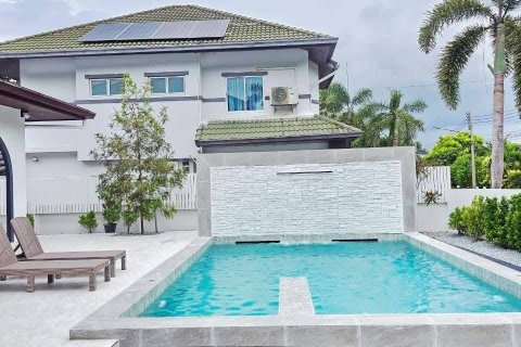 Villa in Pattaya, Thailand 4 bedrooms № 148117 - photo 2