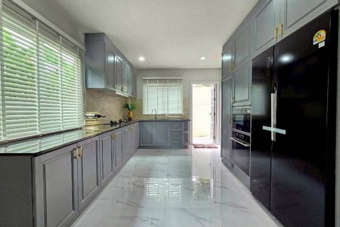 Villa in Pattaya, Thailand 4 bedrooms № 148117 - photo 12