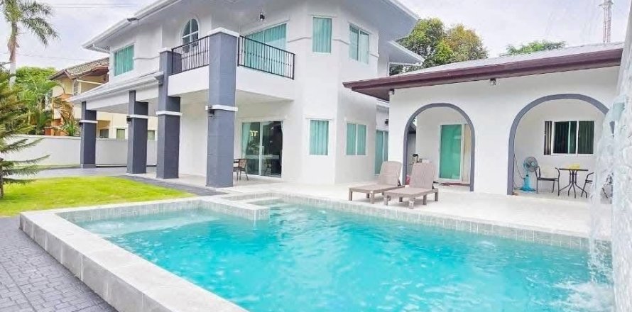 Villa in Pattaya, Thailand 4 bedrooms № 148117