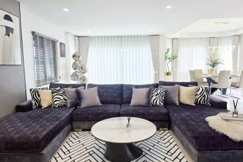 Villa in Pattaya, Thailand 4 bedrooms № 148117 - photo 7