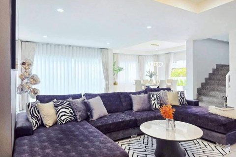 Villa in Pattaya, Thailand 4 bedrooms № 148117 - photo 11