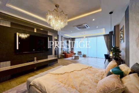 House in Pattaya, Thailand 5 bedrooms № 197555 - photo 12