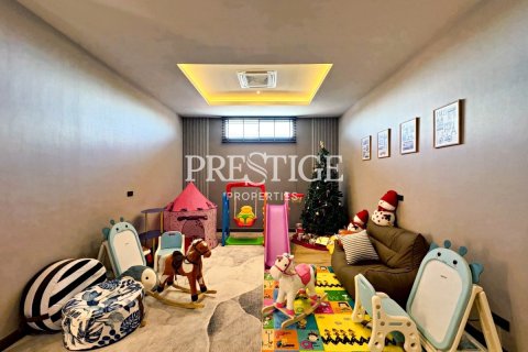 House in Pattaya, Thailand 5 bedrooms № 197555 - photo 17
